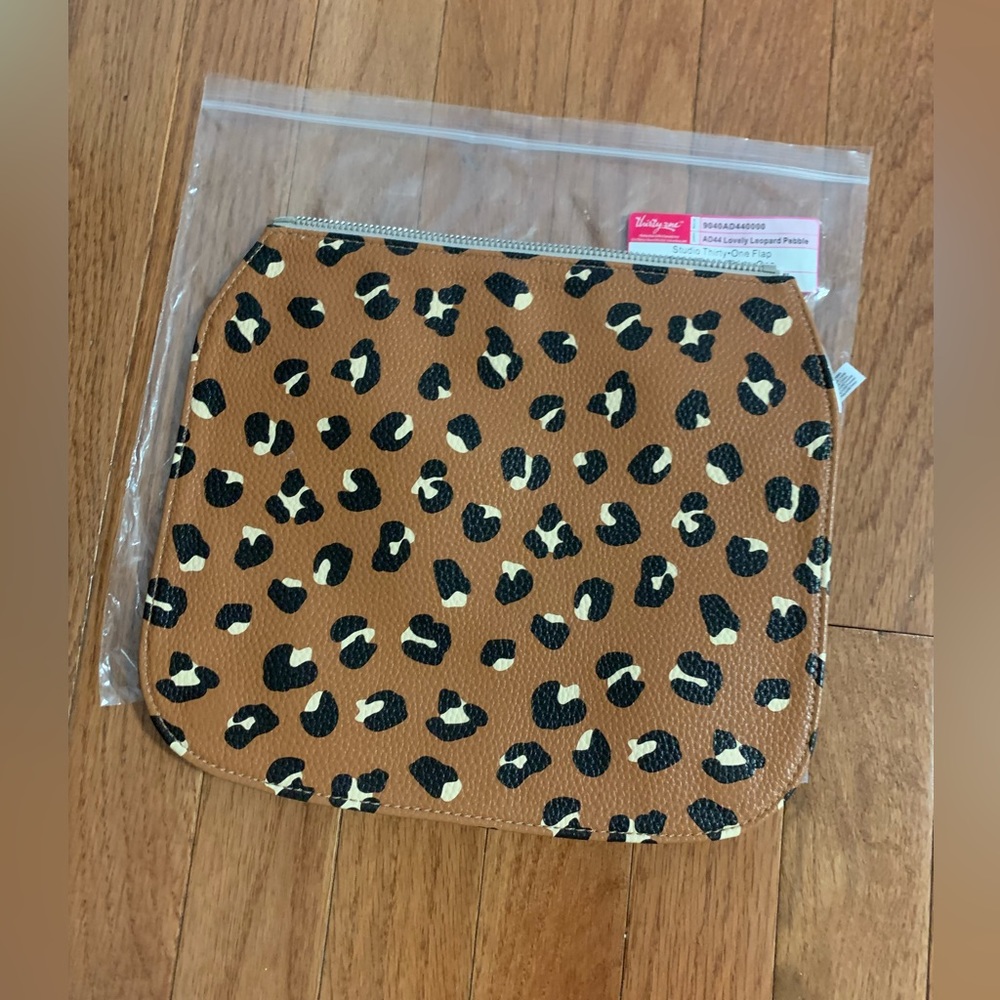 Studio Thirty-One Flap Lovely Leopard Pebble